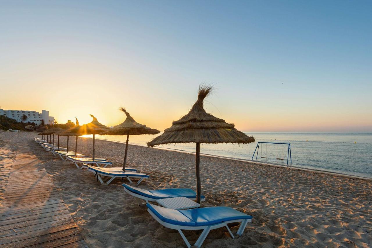 Radisson Blu Resort & Thalasso Hammamet Ngoại thất bức ảnh Sunset at the beach of Portals Nous