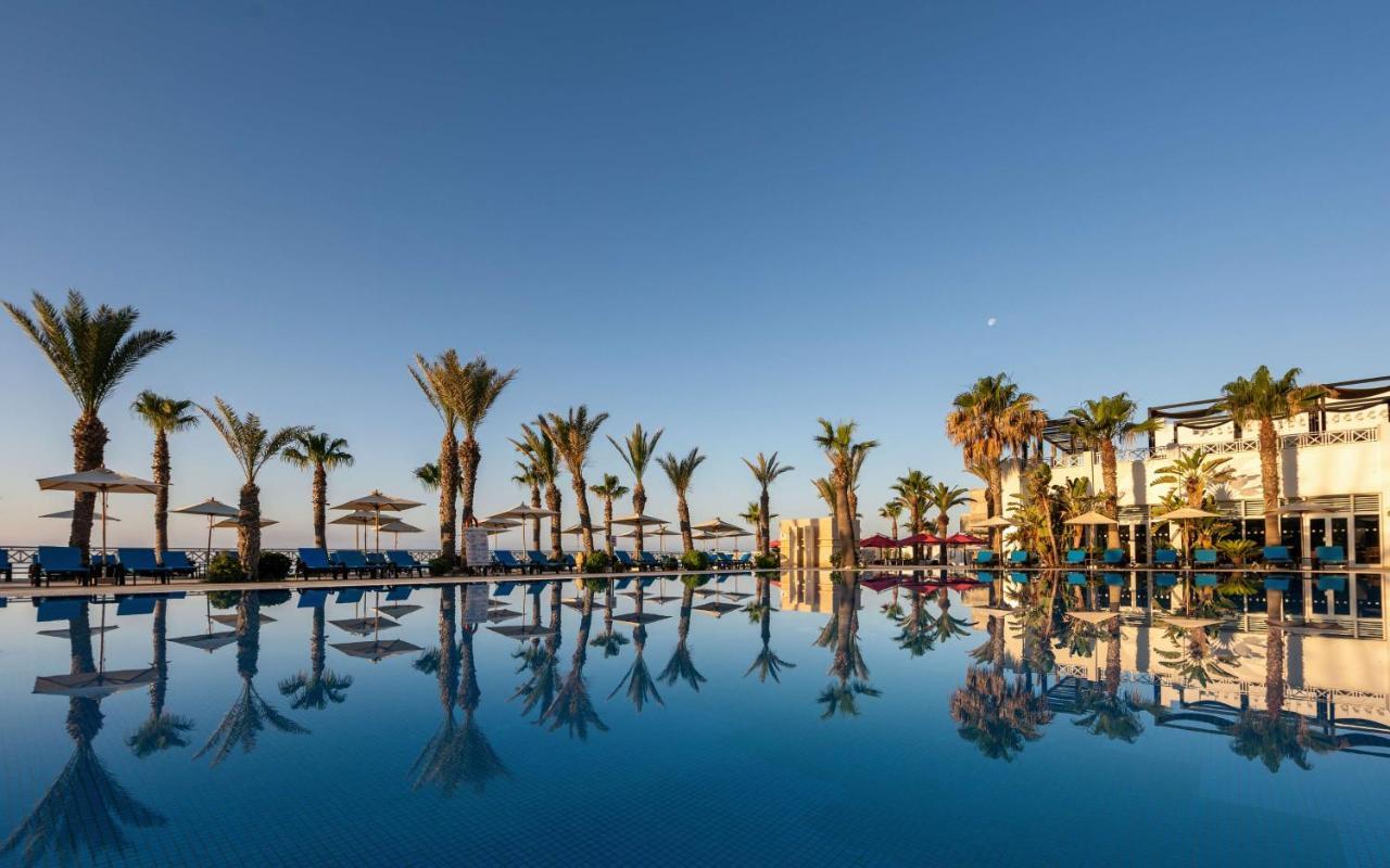 Radisson Blu Resort & Thalasso Hammamet Ngoại thất bức ảnh The resort's main pool