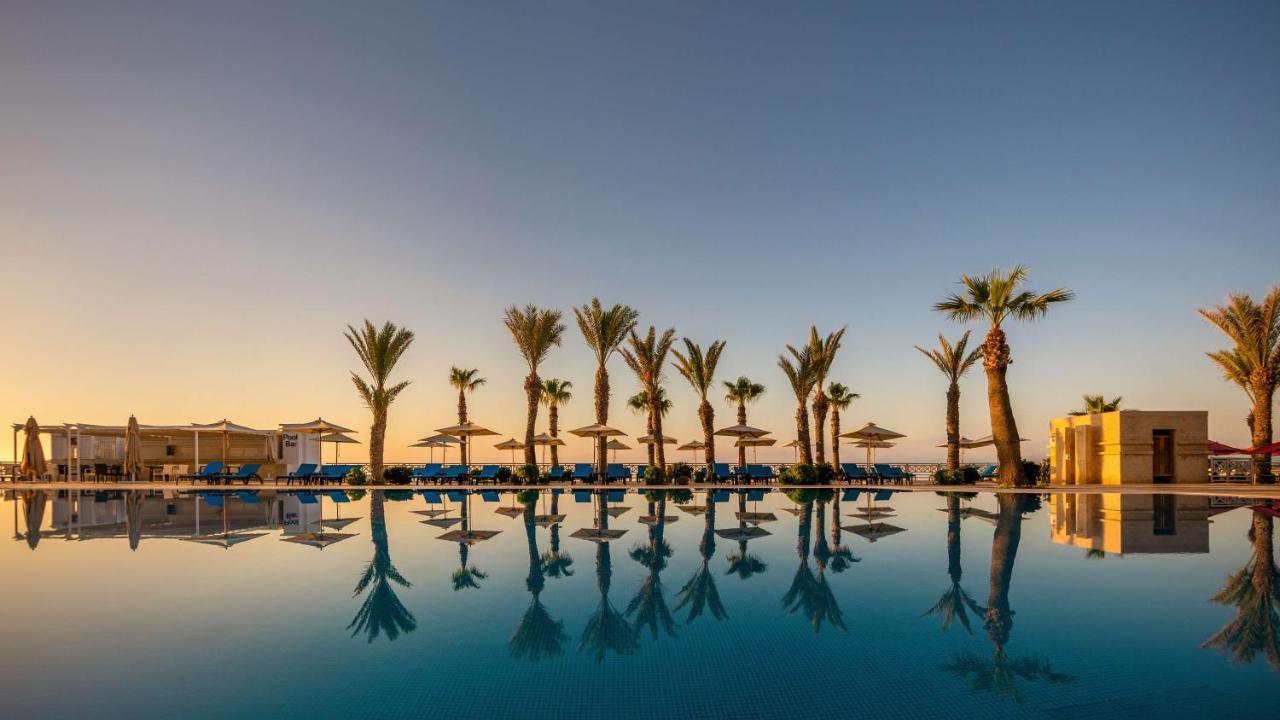 Radisson Blu Resort & Thalasso Hammamet Ngoại thất bức ảnh The pool at the Royal Beach Palace