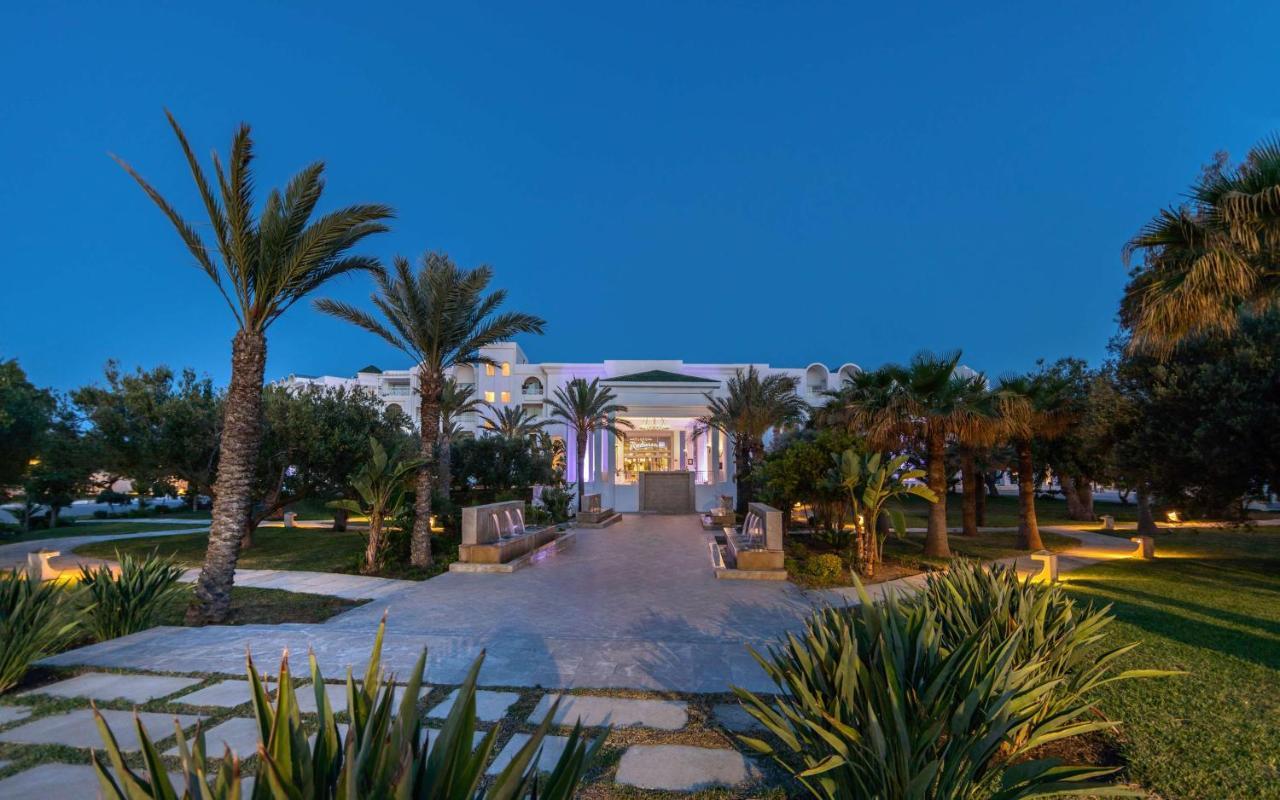 Radisson Blu Resort & Thalasso Hammamet Ngoại thất bức ảnh The hotel at night