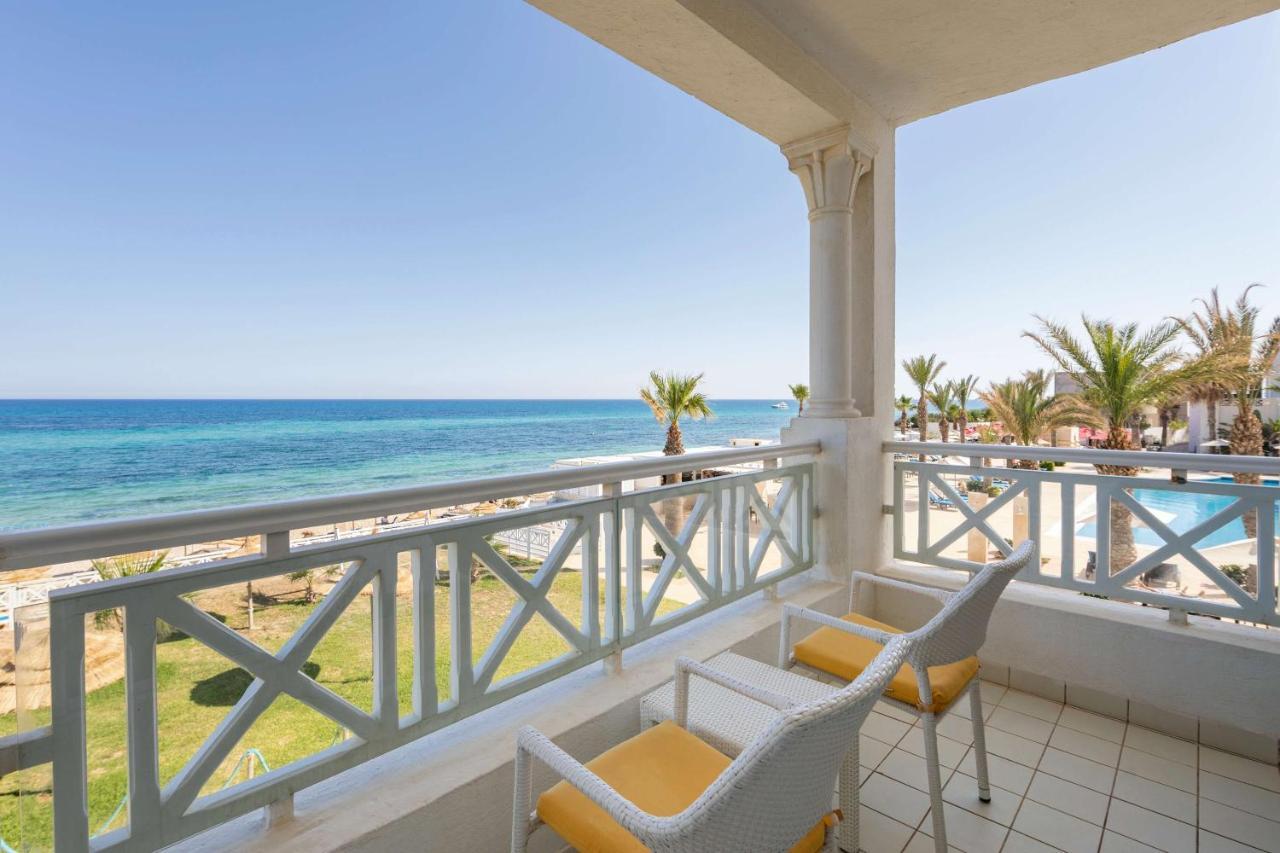 Radisson Blu Resort & Thalasso Hammamet Ngoại thất bức ảnh Balcony of a hotel room