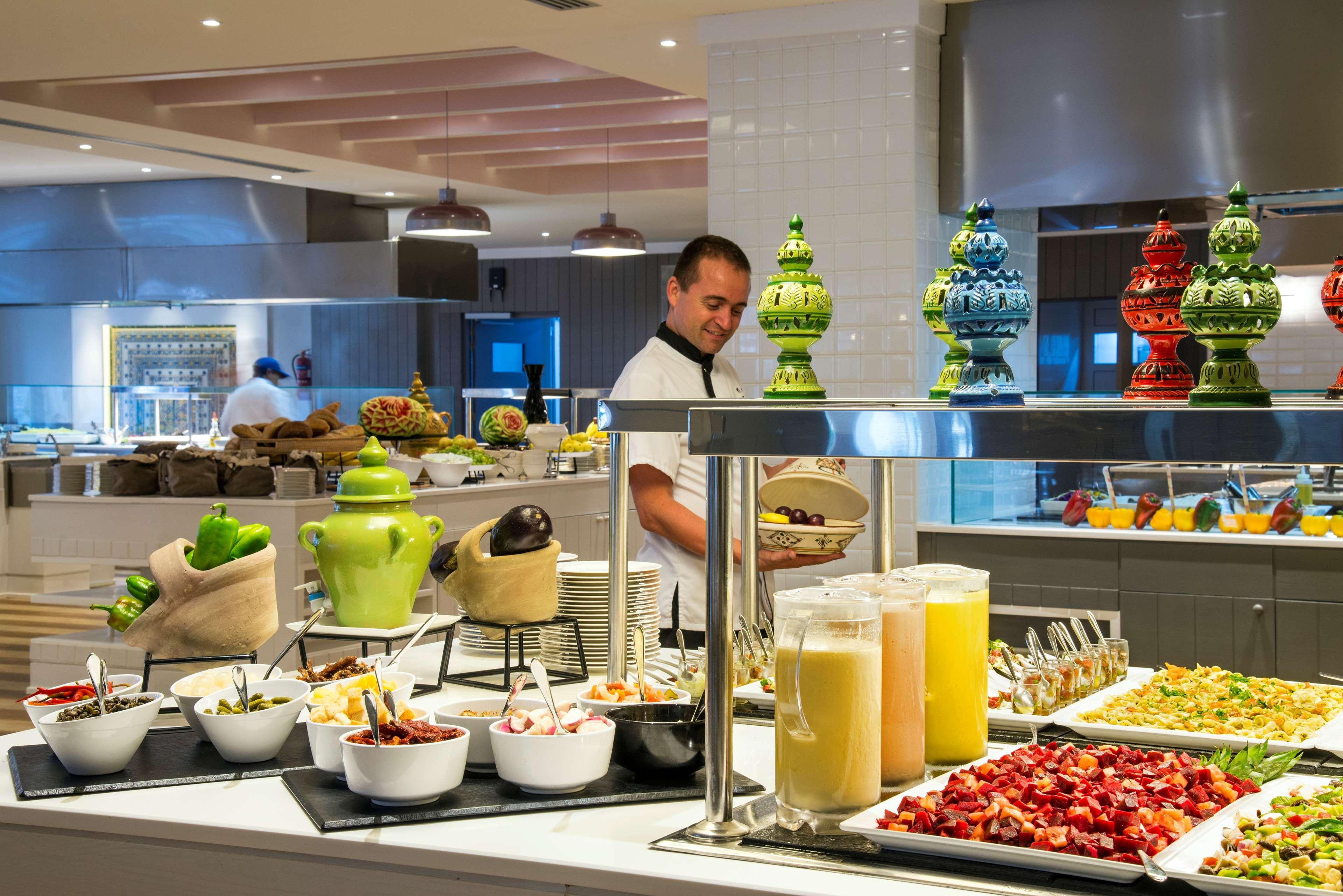 Radisson Blu Resort & Thalasso Hammamet Ngoại thất bức ảnh A buffet at a hotel