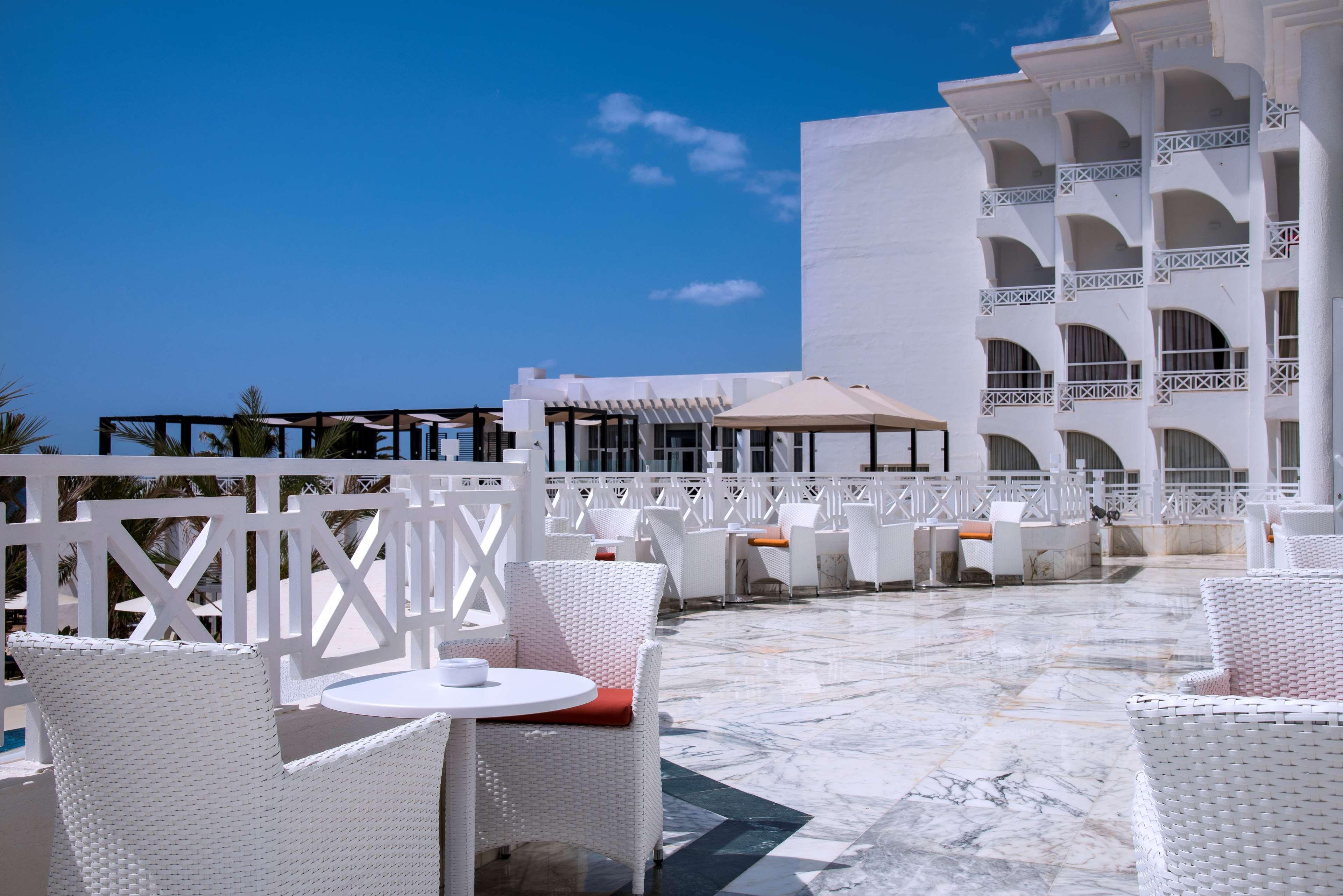 Radisson Blu Resort & Thalasso Hammamet Ngoại thất bức ảnh The hotel's rooftop