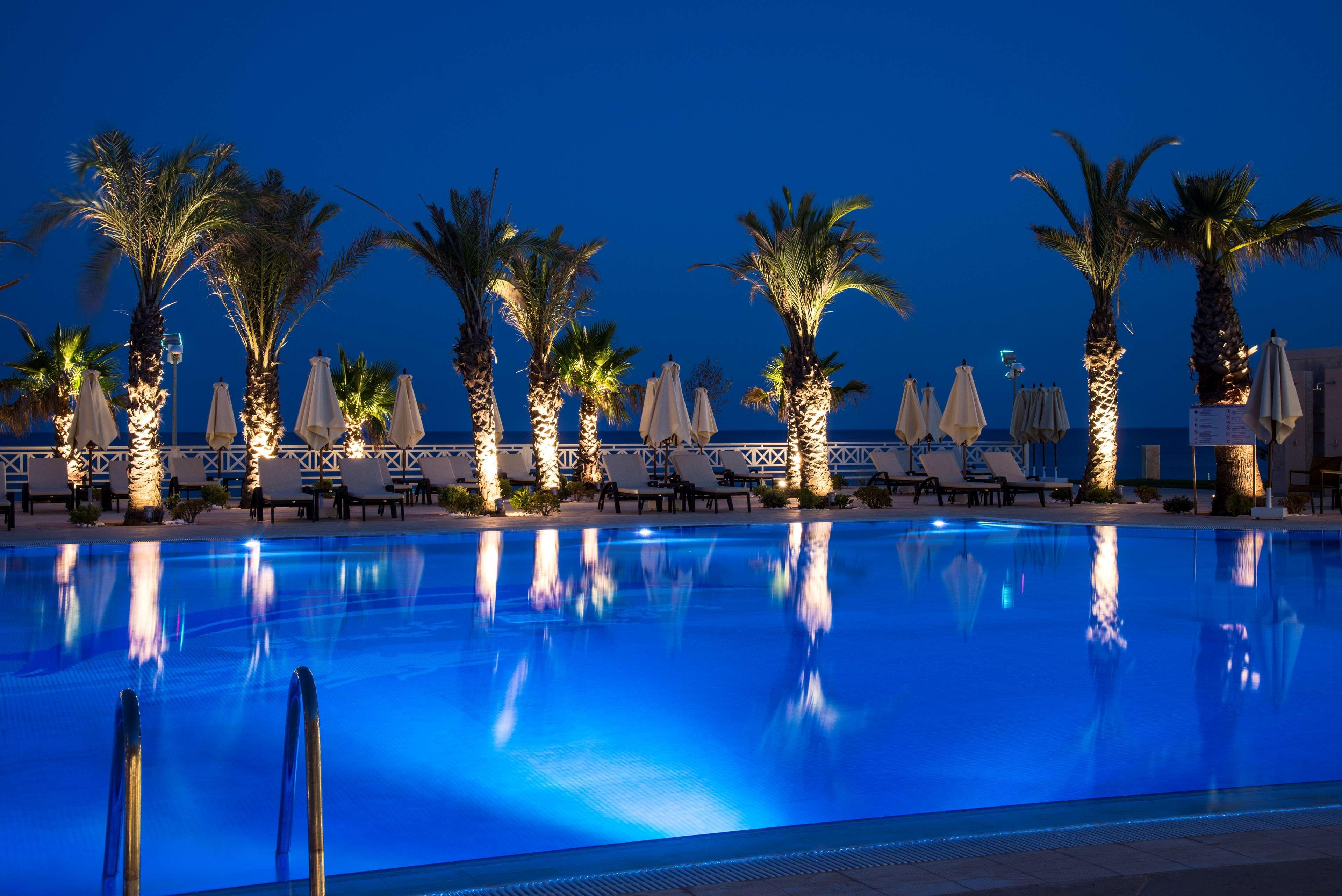 Radisson Blu Resort & Thalasso Hammamet Ngoại thất bức ảnh The pool at the hotel