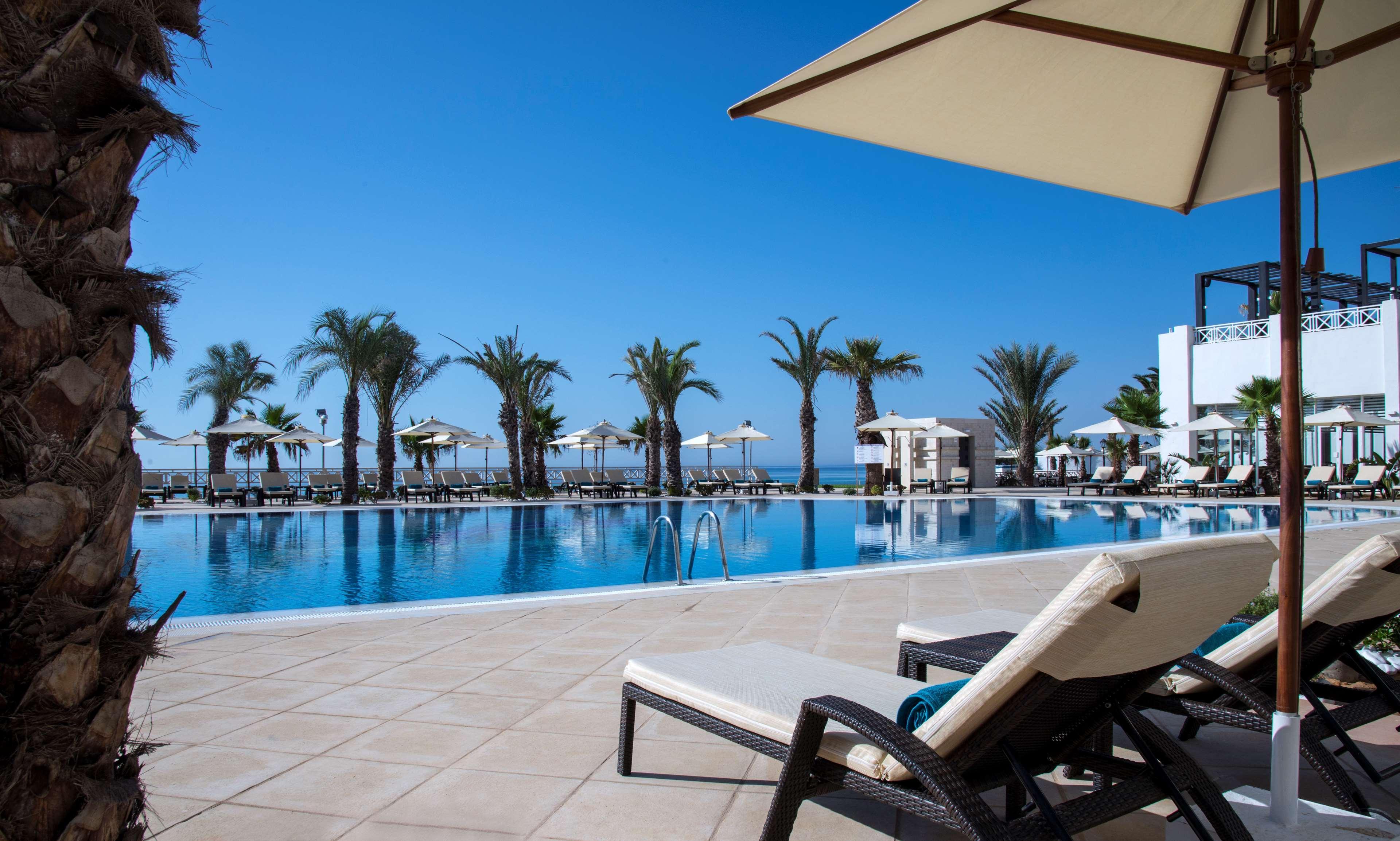 Radisson Blu Resort & Thalasso Hammamet Ngoại thất bức ảnh The pool at the Royal Beach Palace